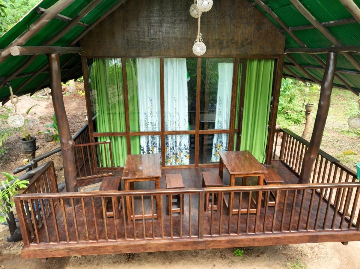 ホテル Coconut Tree House ウダワラウェ エクステリア 写真