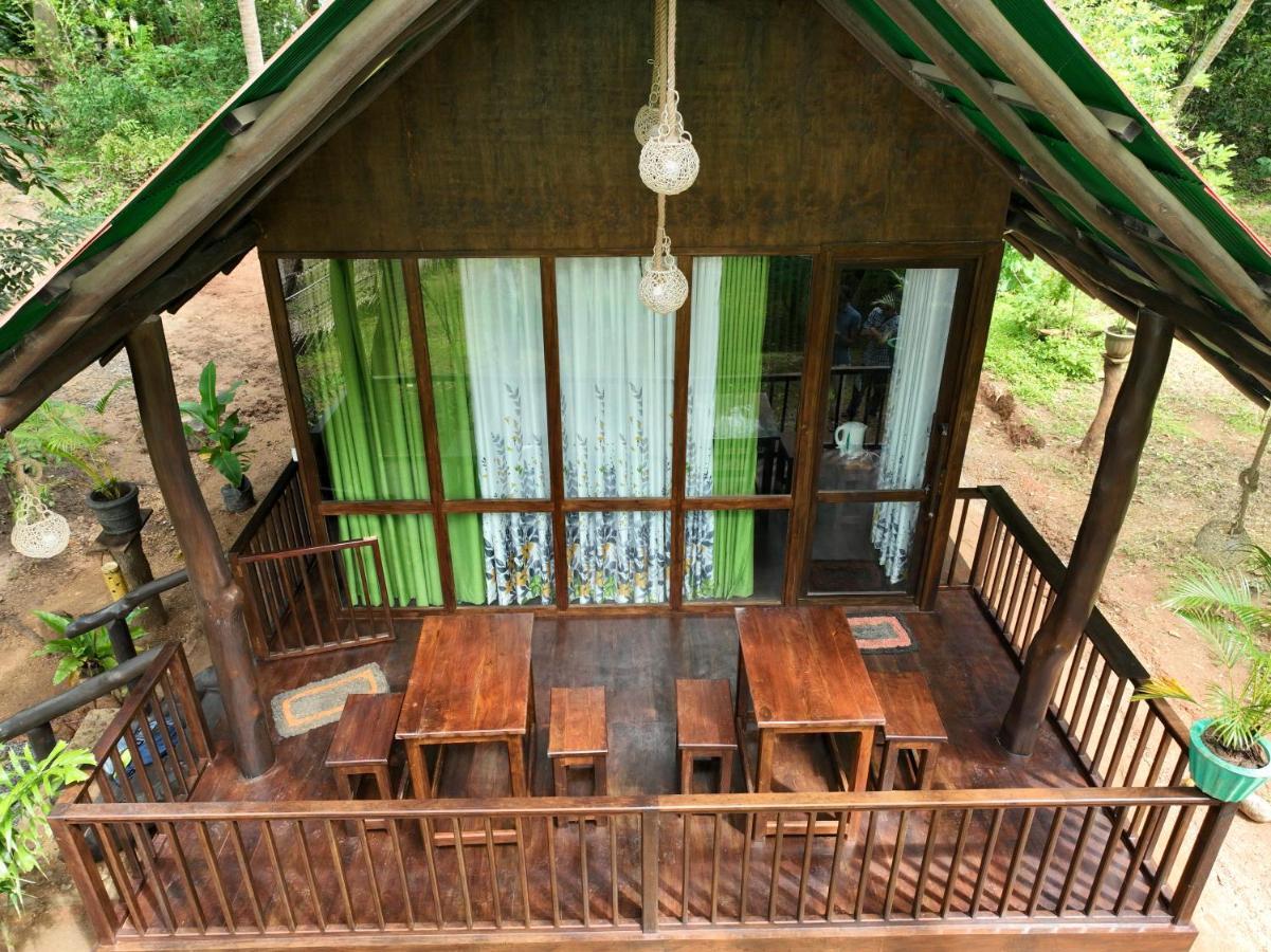 ホテル Coconut Tree House ウダワラウェ エクステリア 写真