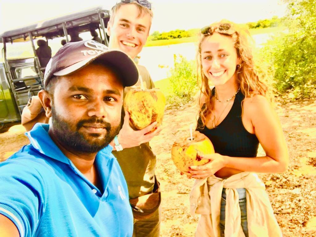ホテル Coconut Tree House ウダワラウェ エクステリア 写真